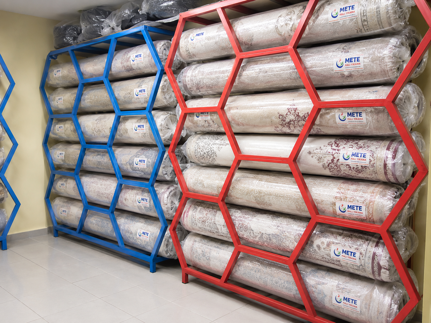 Mete Halı Yıkama paketli halı rafları